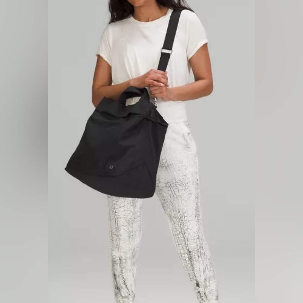Lululemon On My Level Tote NWOT